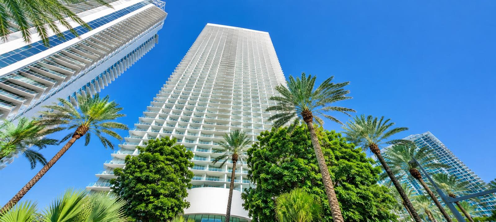 16901 Collins Avenue # 3002, Sunny Isles Beach, FL 33160