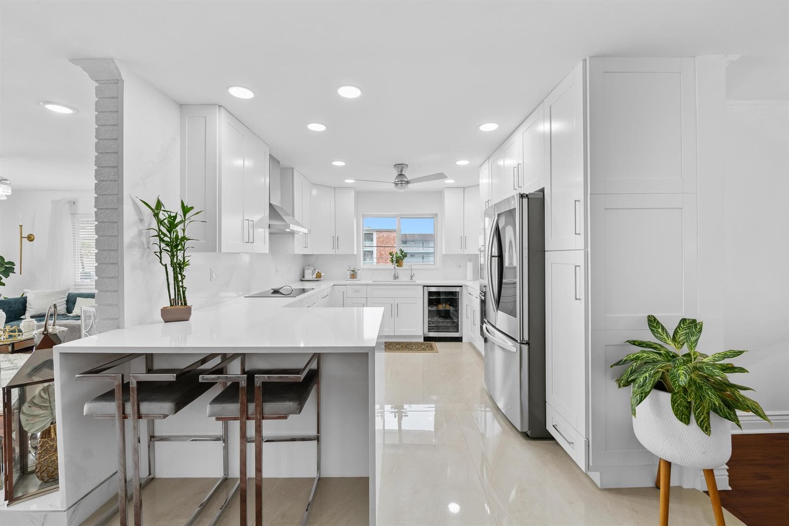 1040 CRYSTAL LAKE Drive # 4, Deerfield Beach, FL 33064