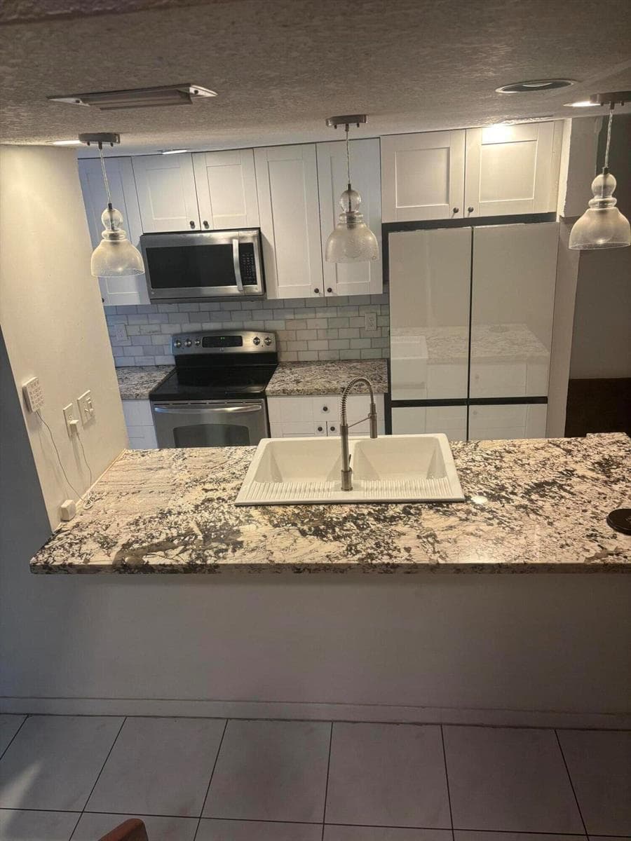 8240 NW 9TH Street # 3, Plantation, FL 33324