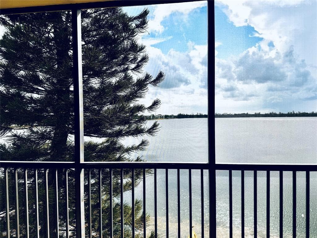 111 LAKE EMERALD Drive # 407, Oakland Park, FL 33309