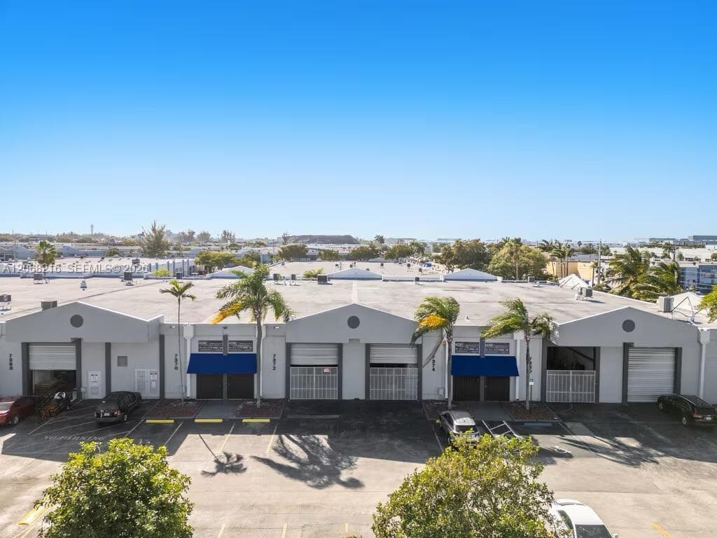7372 NW 56th St # 7372, Miami, FL 33166