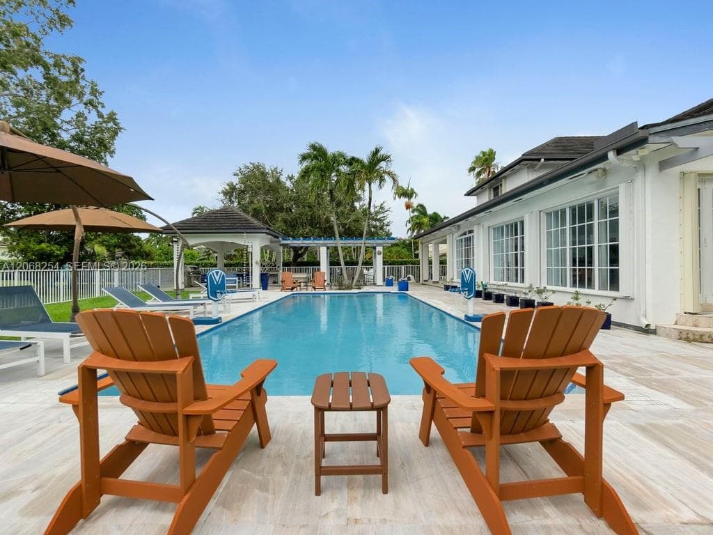 13880 SW 68th Ave, Palmetto Bay, FL 33158