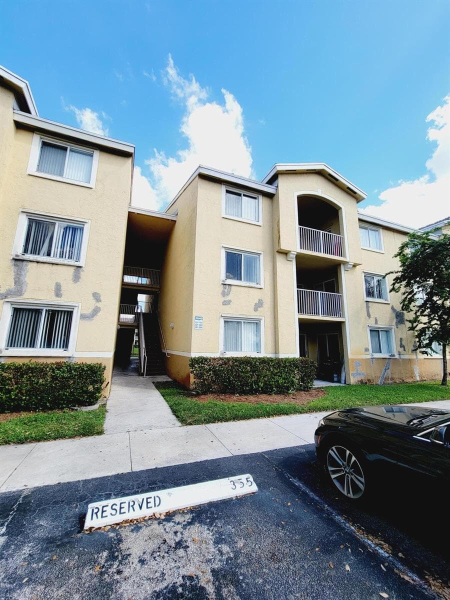 2640 S University Drive # 222, Davie, FL 33328