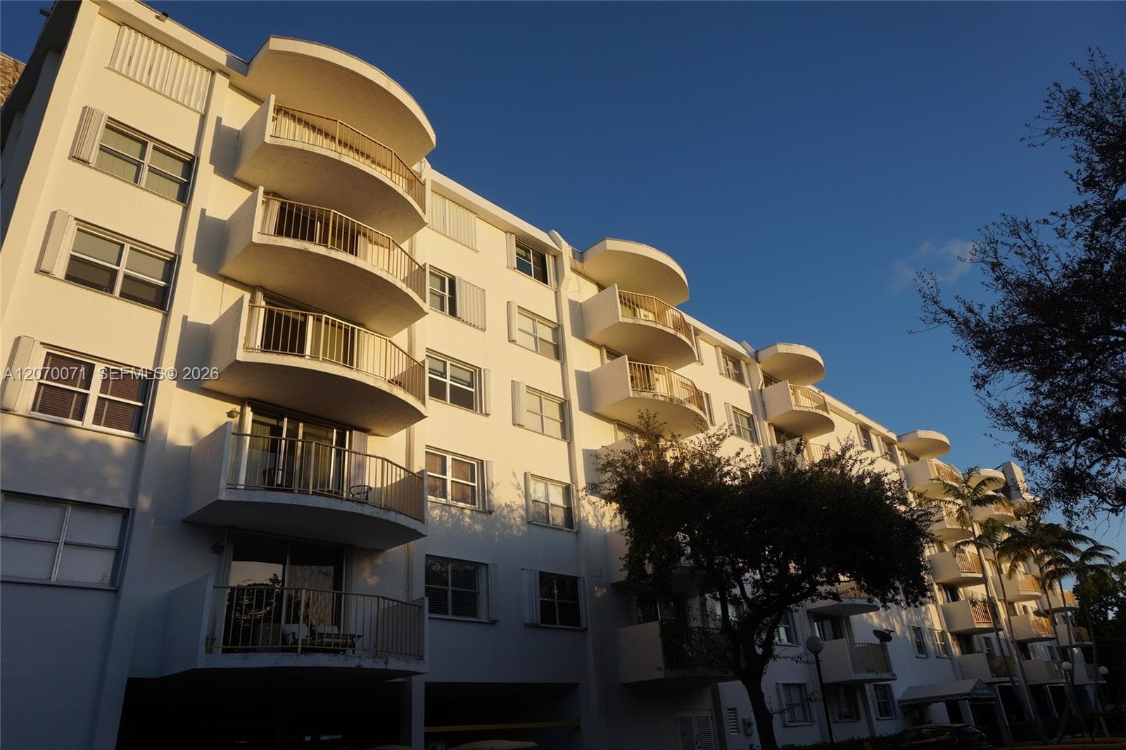 210 SEAVIEW DR # 308, Key Biscayne, FL 33149