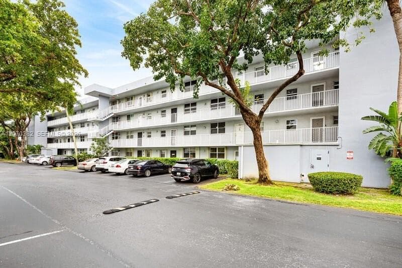 114 Royal Park Dr # 3H, Oakland Park, FL 33309