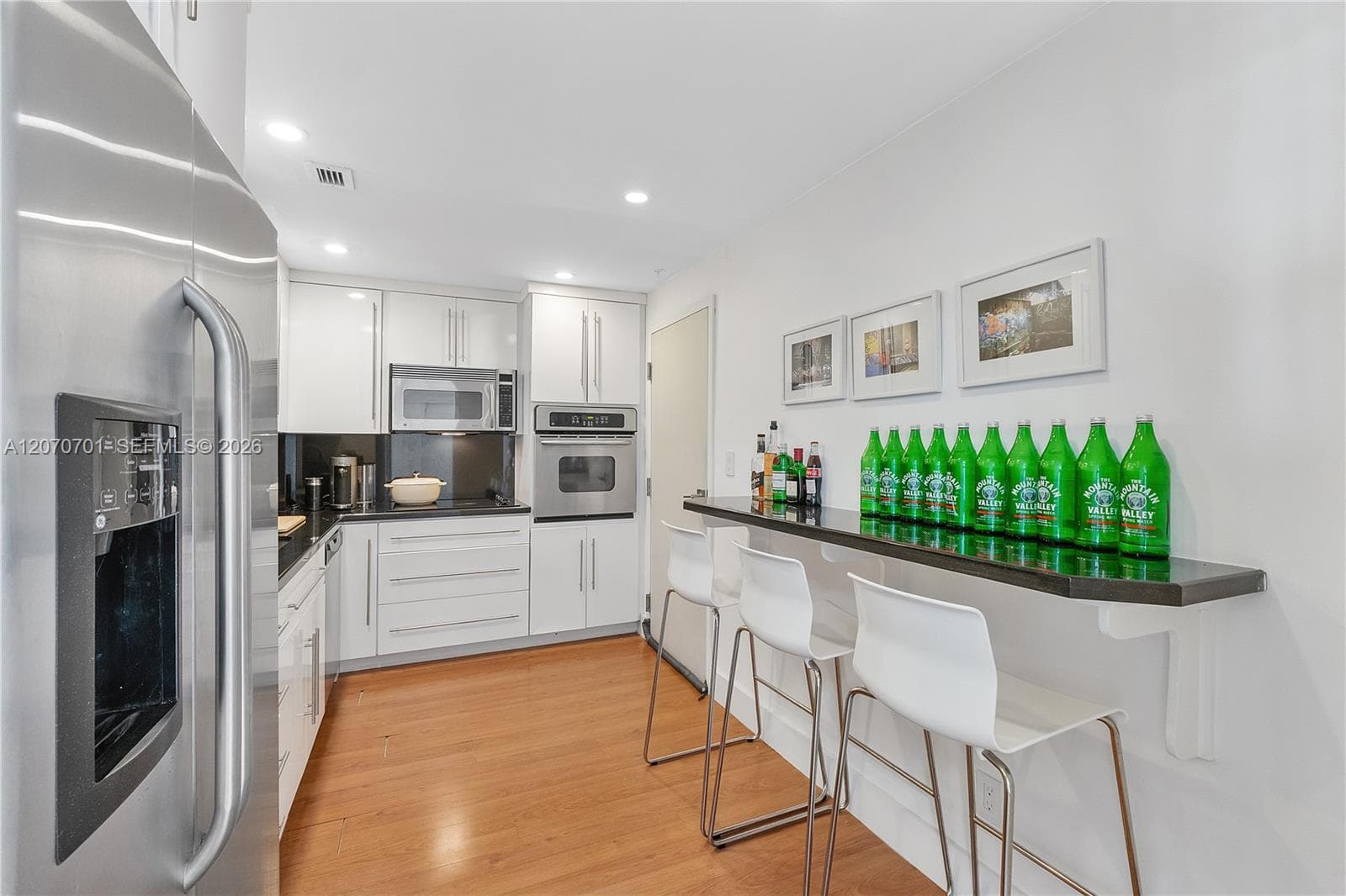 90 Edgewater Dr # 917, Coral Gables, FL 33133