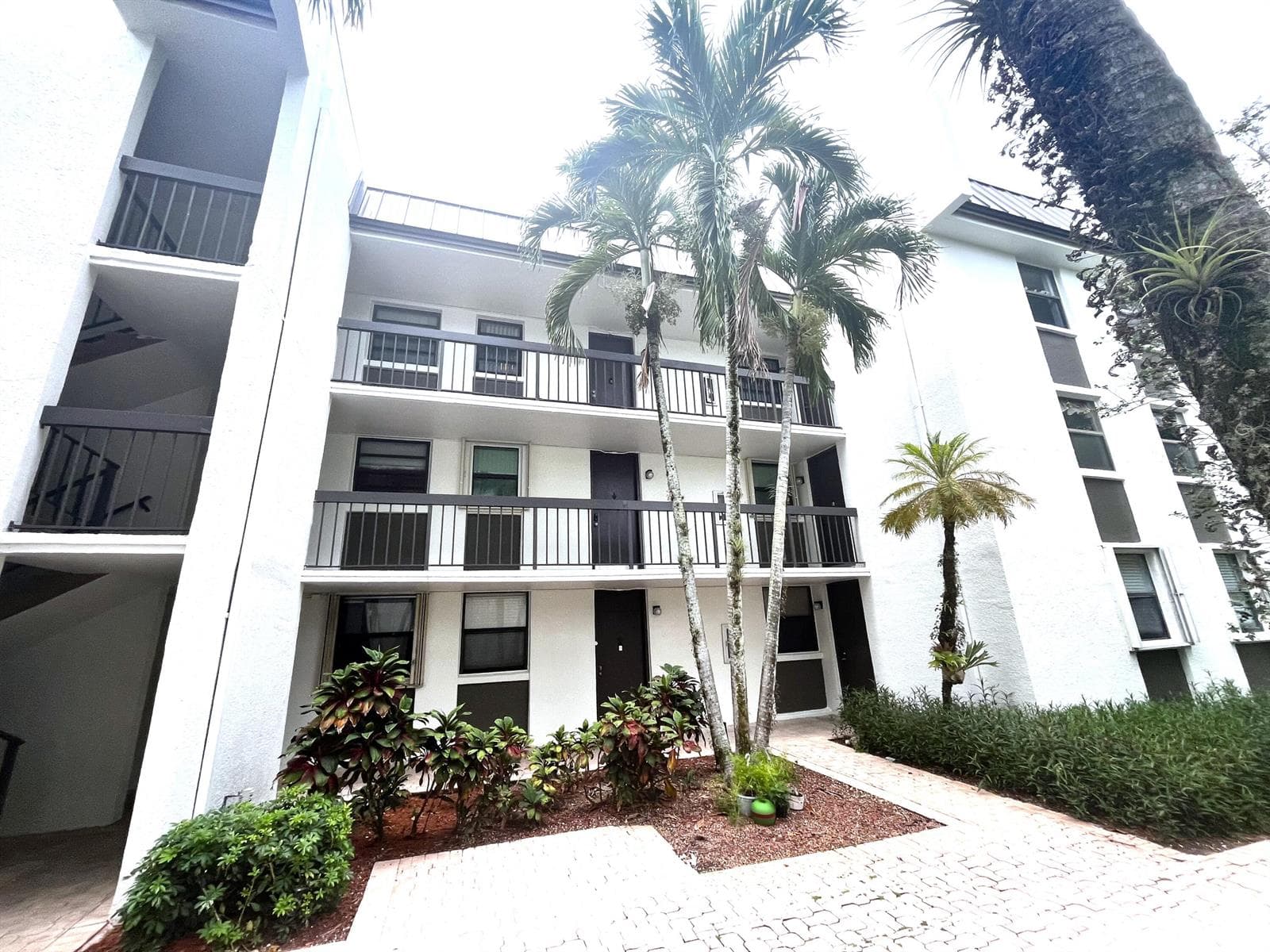 8441 Forest Hills Drive # 302, Coral Springs, FL 33065