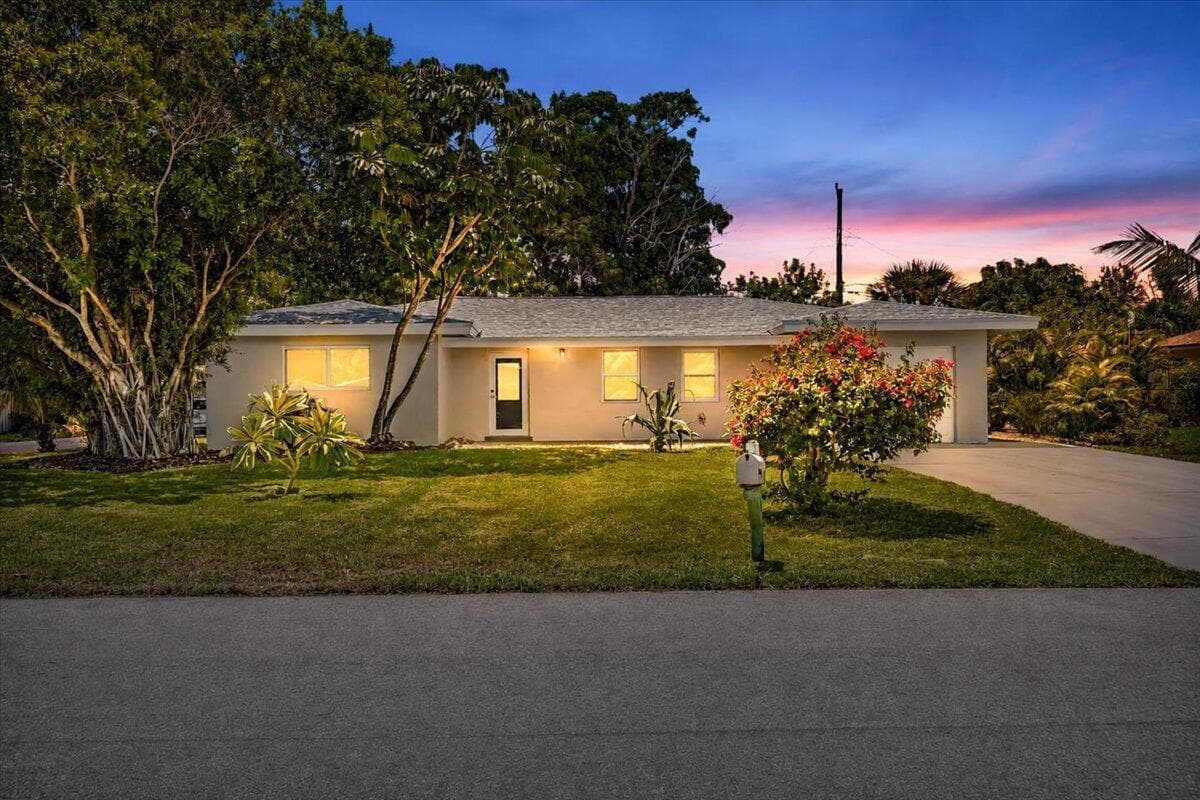 902 GARNETT Street, Lantana, FL 33462