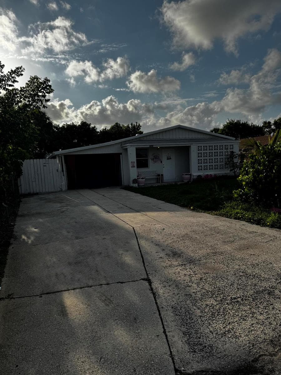 608 NE 2ND # #2, Boynton Beach, FL 33435