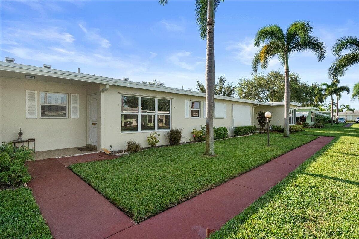 220 COUNTRY Lane # B, Boynton Beach, FL 33435