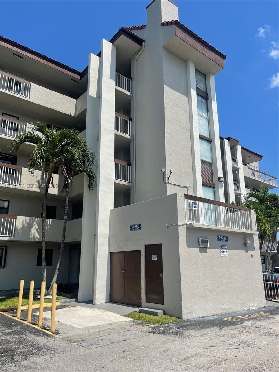 10290 NW 9th St Cir # 113, Miami, FL 33172