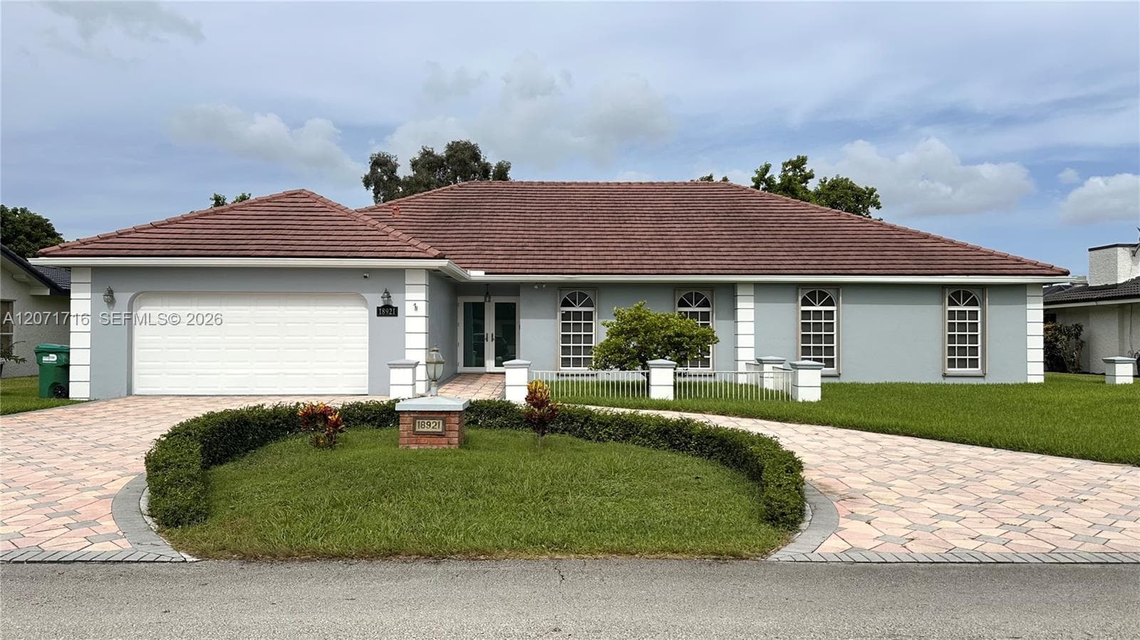 18921 W Oakmont Dr, Hialeah, FL 33015