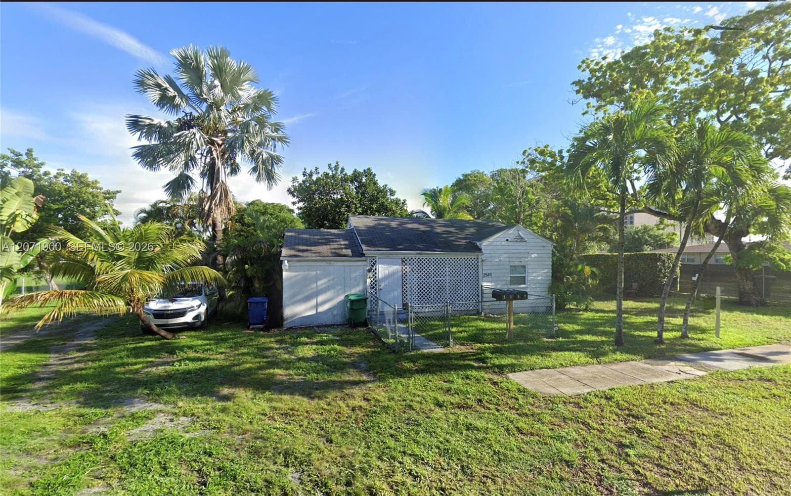 2549 NE 190th St, Miami, FL 33180