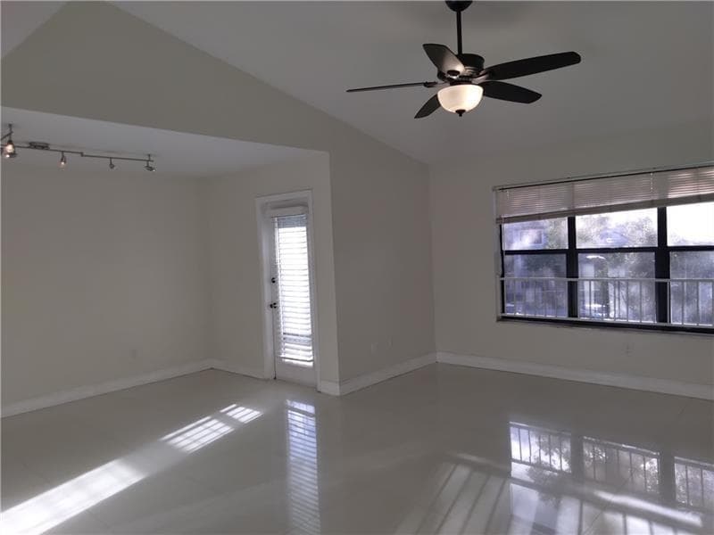 4261 W MCNAB Road # 32, Pompano Beach, FL 33069