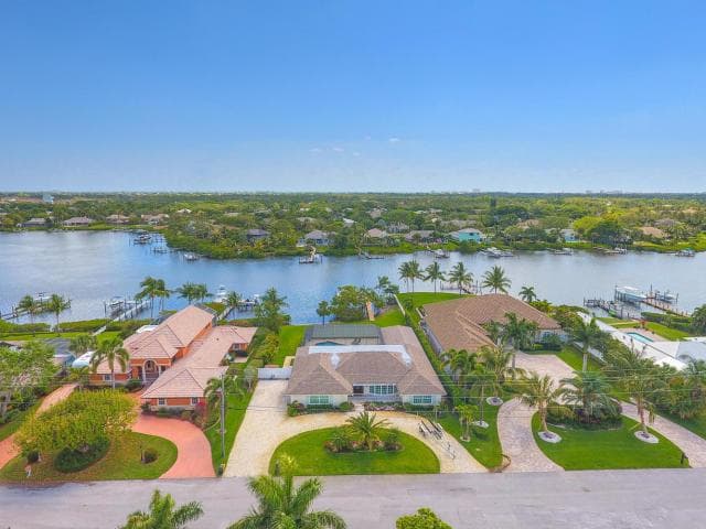 35 Saddleback Road, Jupiter, FL 33469