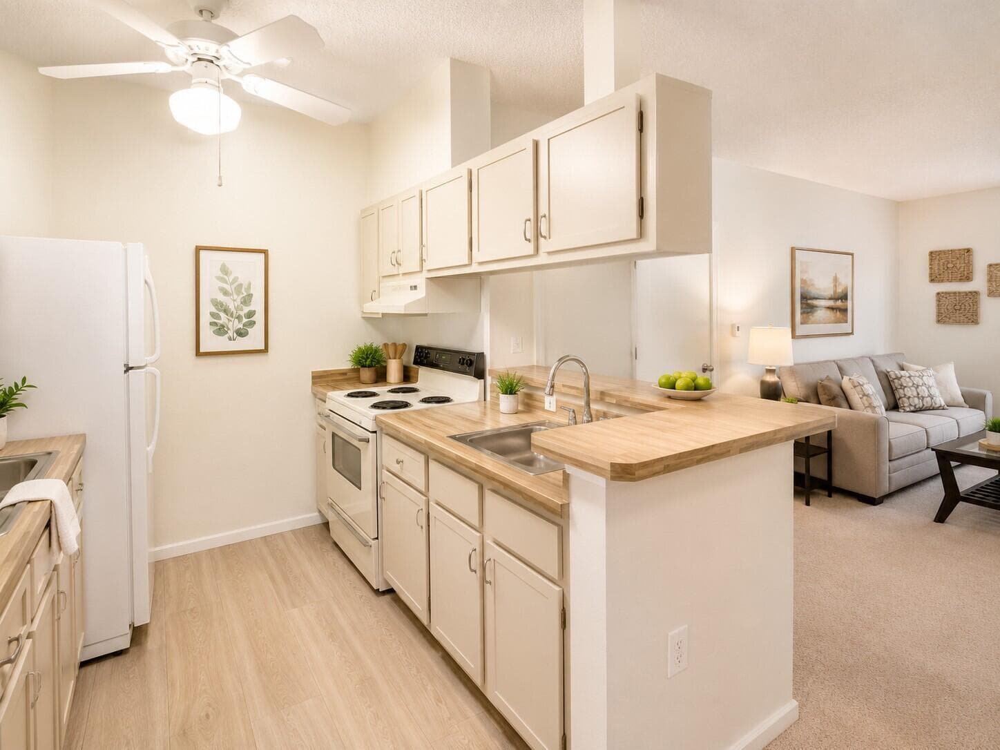 9690 S BELFORT Circle # 215, Tamarac, FL 33321