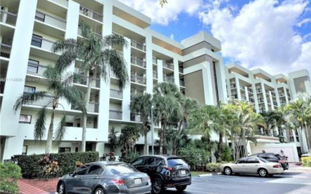 7050 NW 44TH Street # 403, Lauderhill, FL 33319
