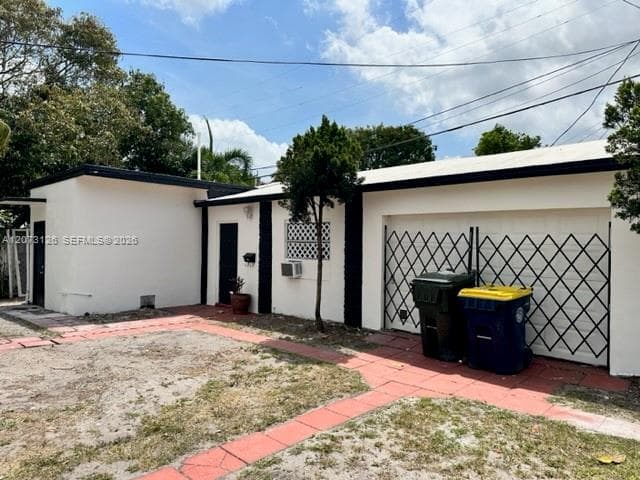 42 SE 10th Ter # 3, Dania Beach, FL 33004