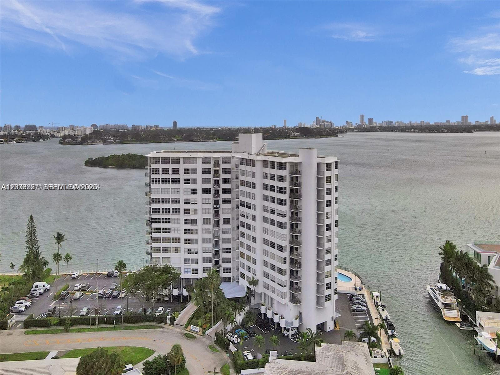 11930 N Bayshore Dr # 1407, North Miami, FL 33181