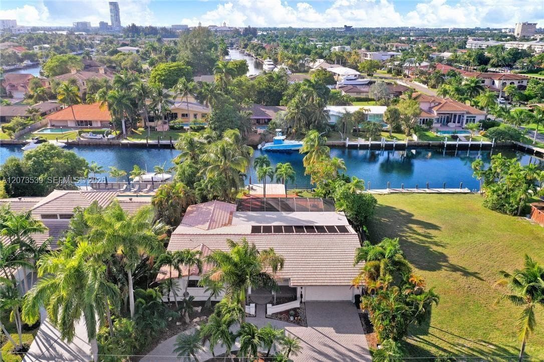 612 Hibiscus Dr, Hallandale Beach, FL 33009