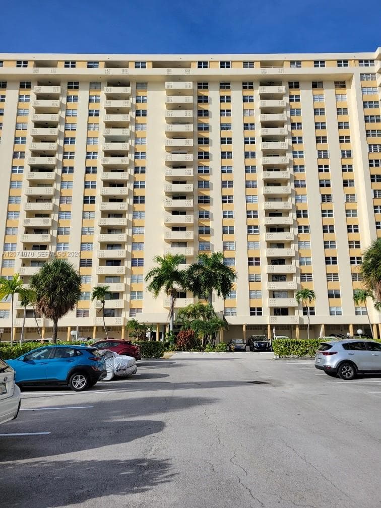 1833 S Ocean Dr # 307, Hallandale Beach, FL 33009