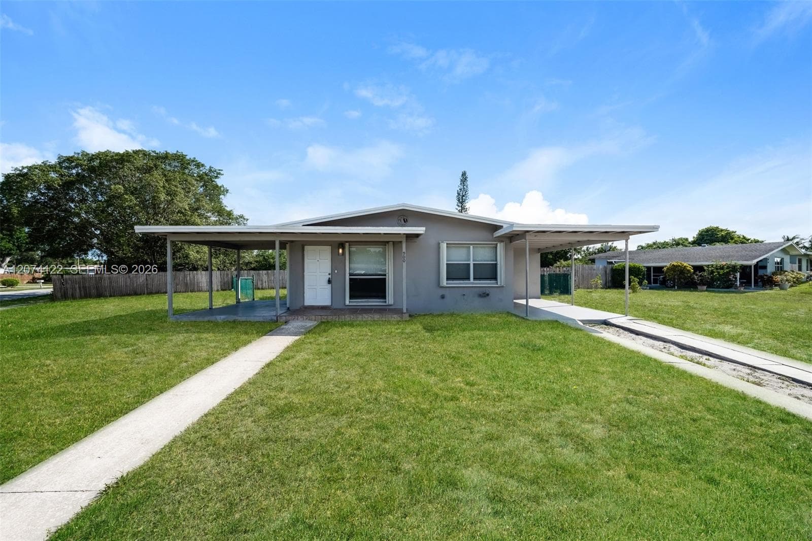 900 W Bloxham St, Lantana, FL 33462