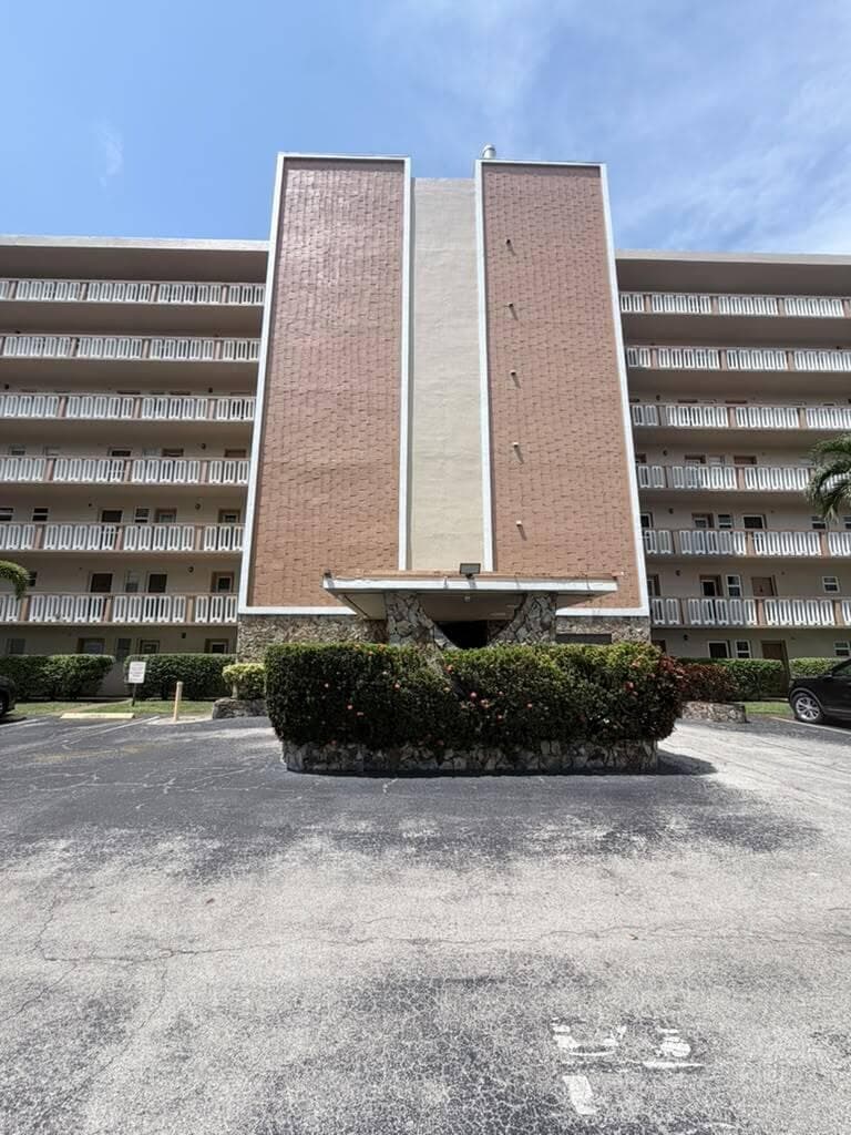 900 NE 12th Avenue # 708, Hallandale Beach, FL 33009