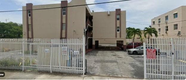 652 NW 3rd St # 304, Miami, FL 33128