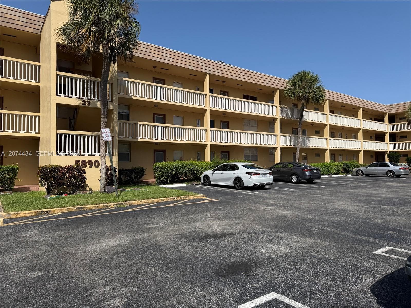 5890 NW 64th Ave # 302, Tamarac, FL 33319