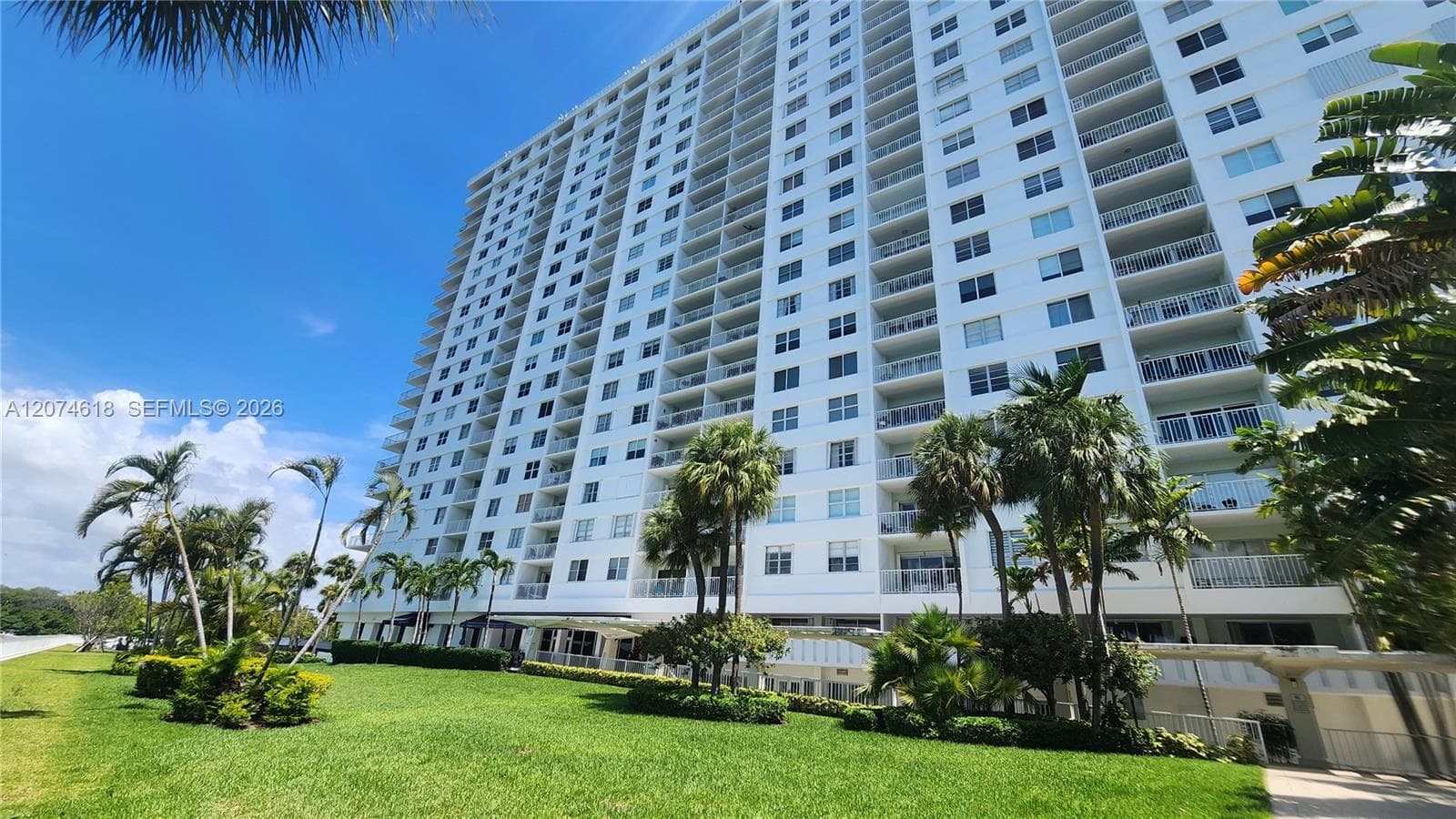 500 Bayview Dr # 1725, Sunny Isles Beach, FL 33160