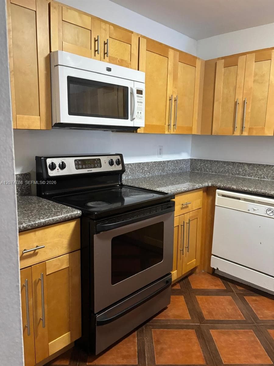 6990 NW 186th St # 4-515, Hialeah, FL 33015