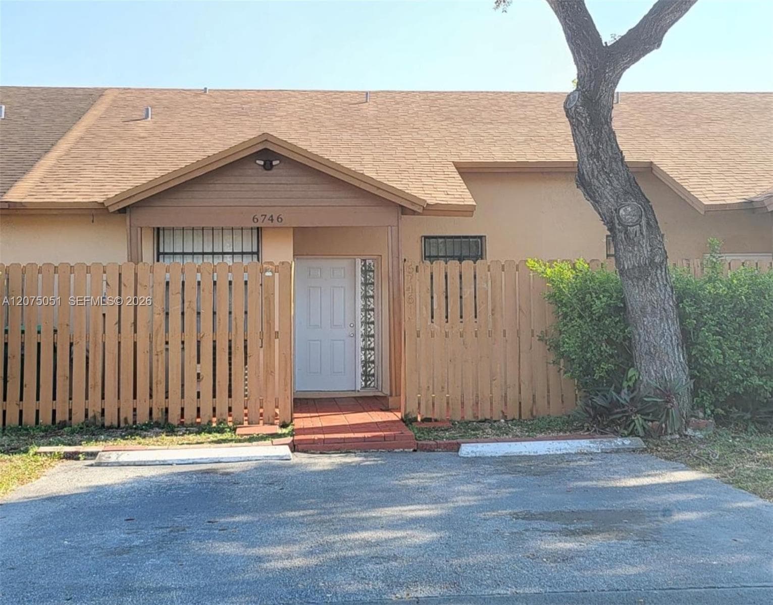 6746 NW 188th Ter, Hialeah, FL 33015