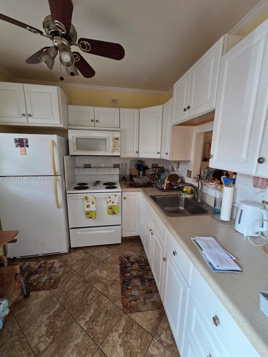 5181 W Oakland Park Blvd # 204, Lauderdale Lakes, FL 33313