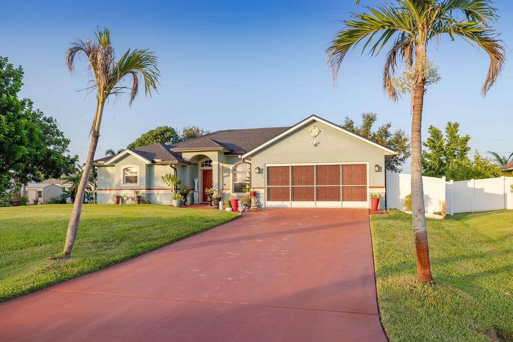 1871 SW MONTERREY Lane, Port St. Lucie, FL 34953