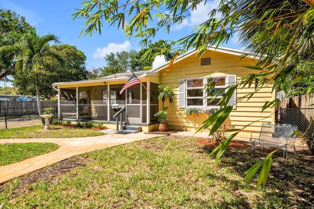 813 SE 14TH Court, Fort Lauderdale, FL 33316