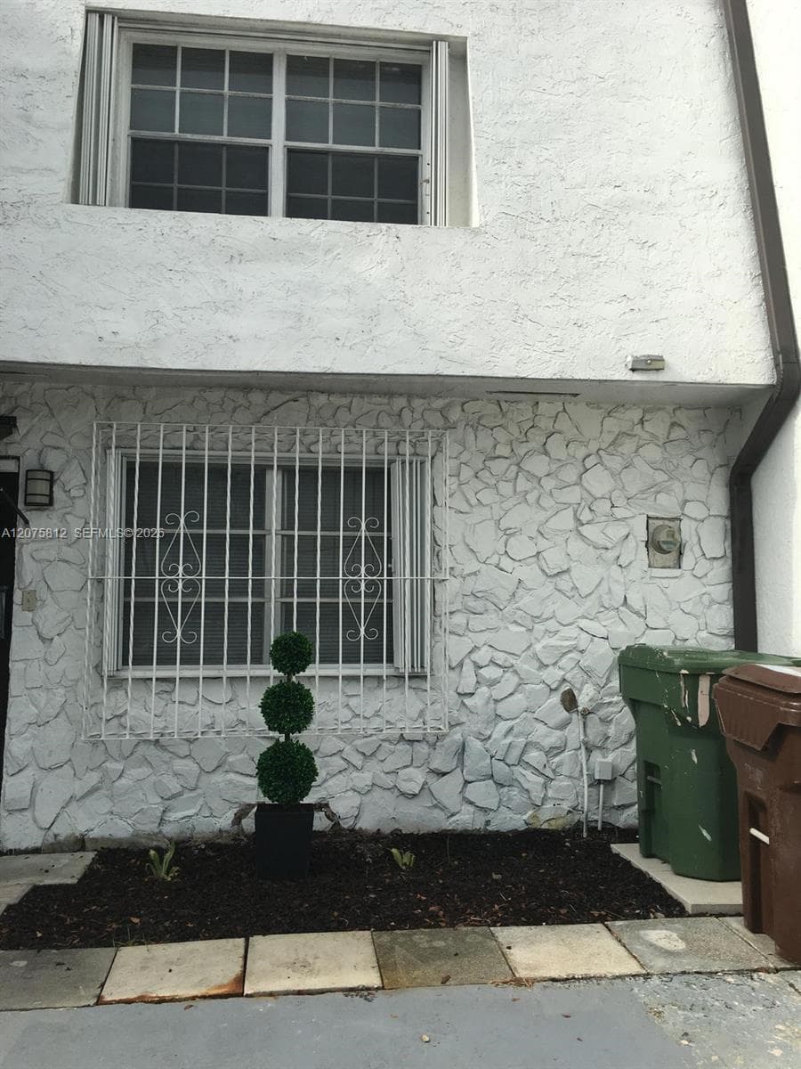 669 W 80th St # 0, Hialeah, FL 33014