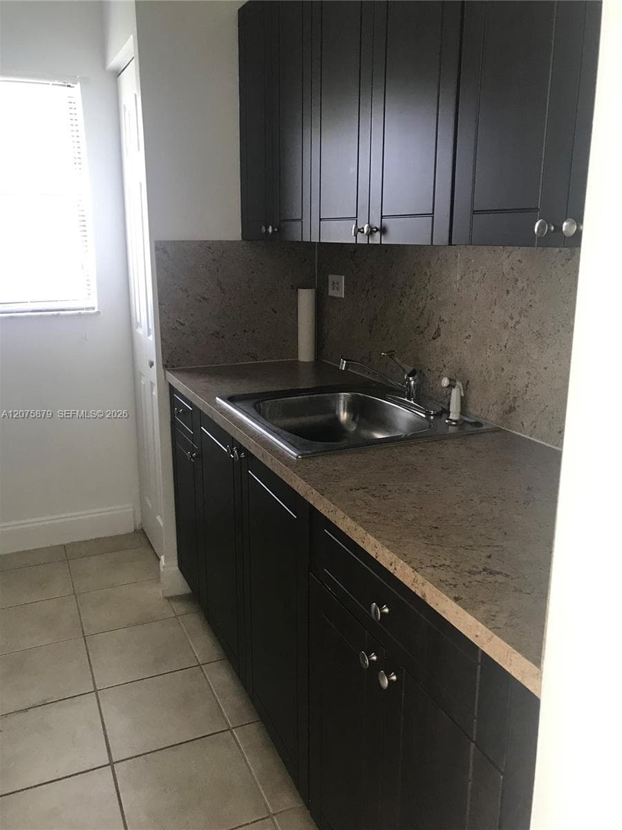 7095 NW 179th St # 112, Hialeah, FL 33015