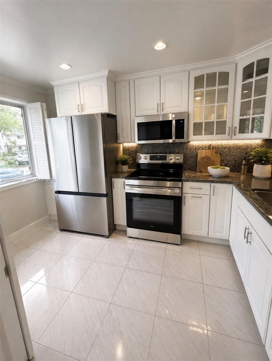 3591 Inverrary Dr # 104, Lauderhill, FL 33319