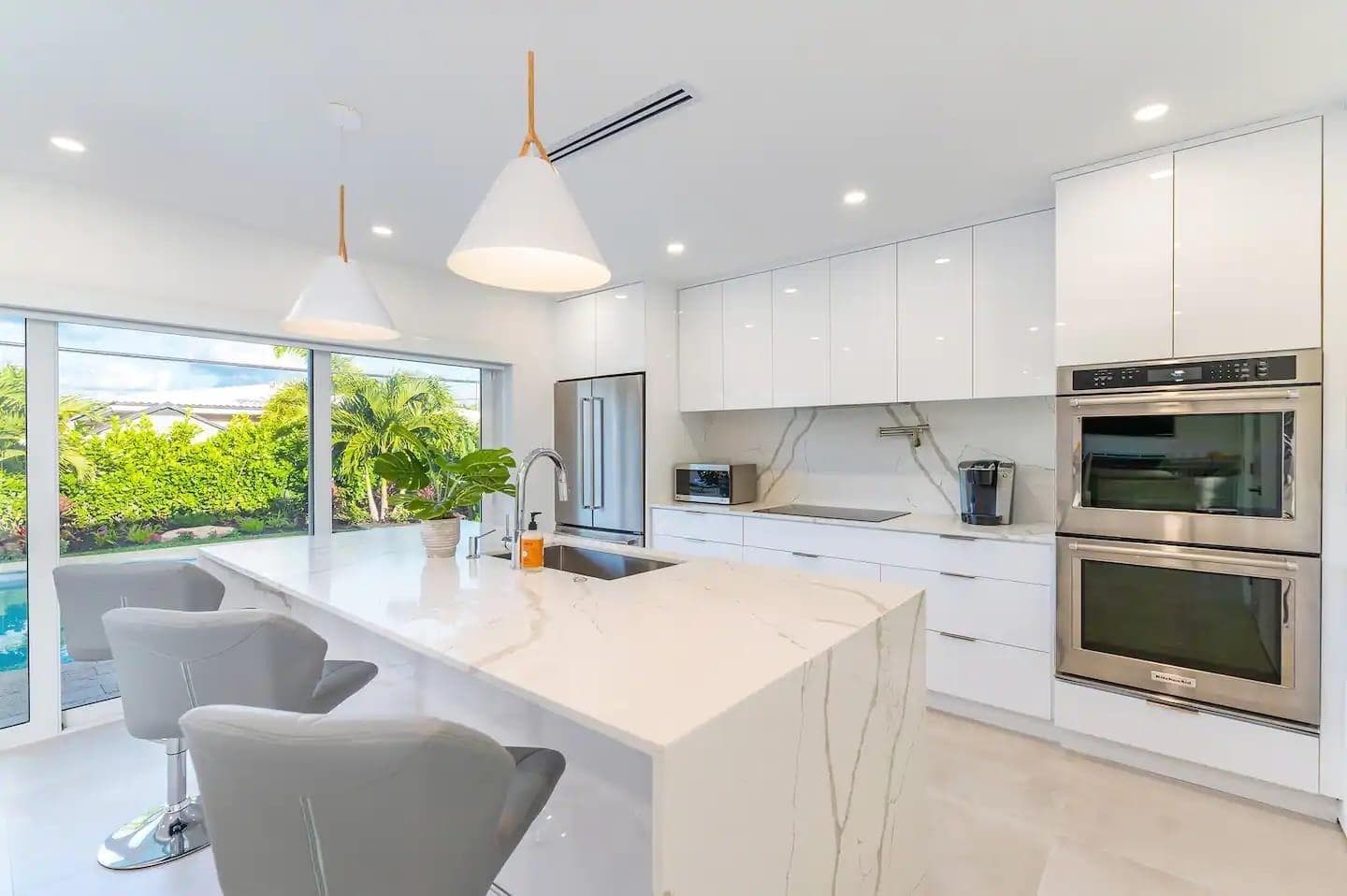 6600 NE 21ST Drive, Fort Lauderdale, FL 33308