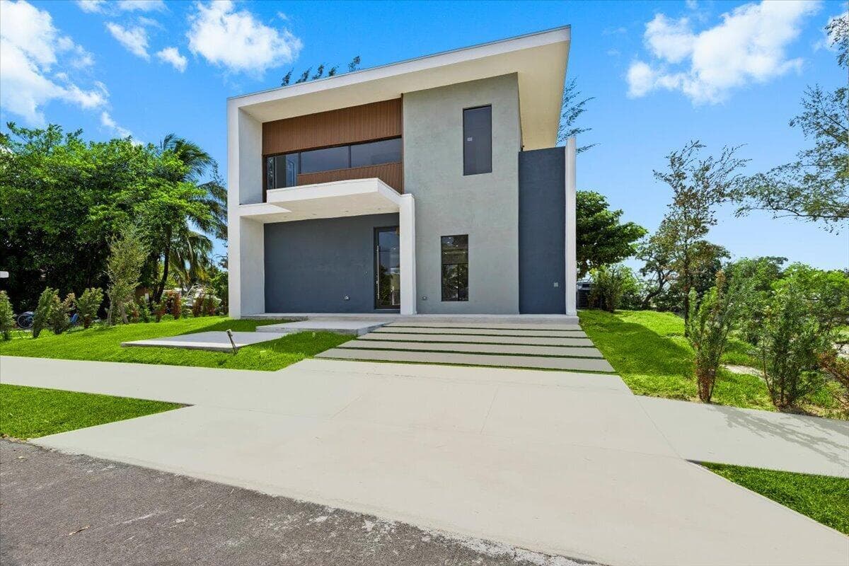 201 NW 14TH Way, Dania Beach, FL 33004