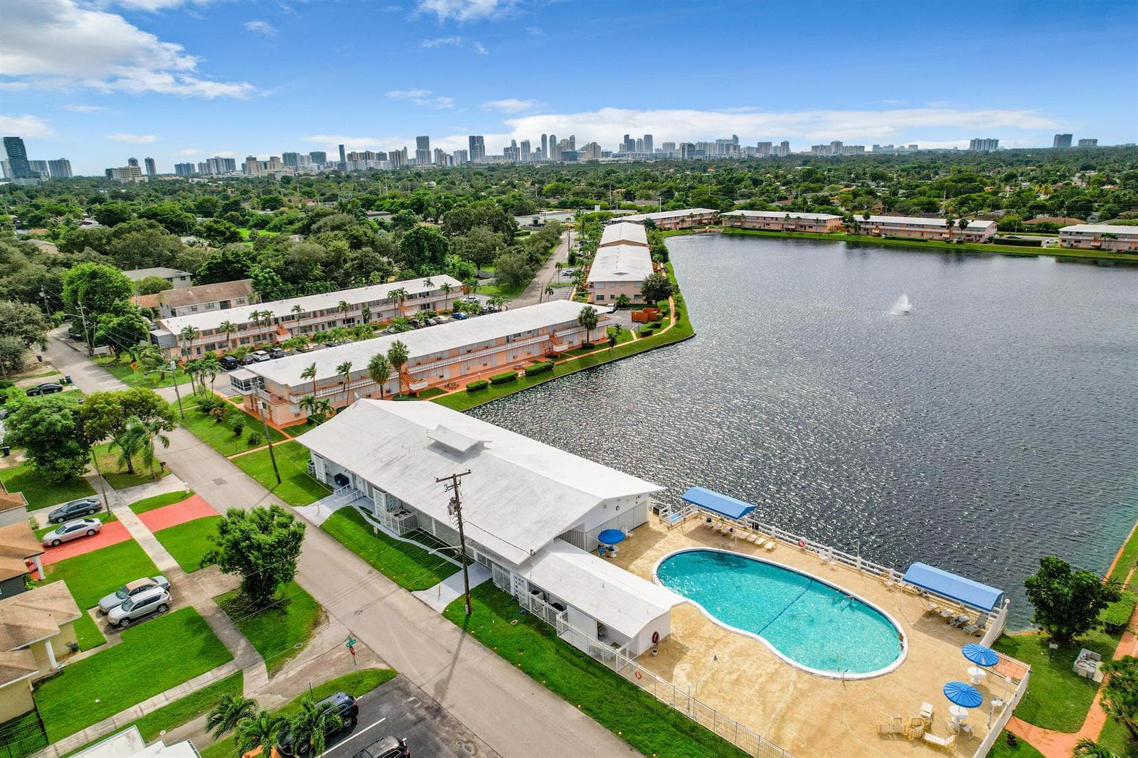 815 SW 10th Terrace # 17V, Hallandale Beach, FL 33009
