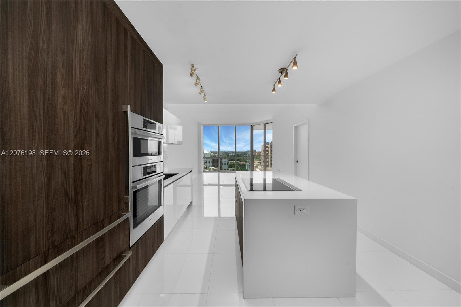 851 NE 1st AVE # 2106, Miami, FL 33132