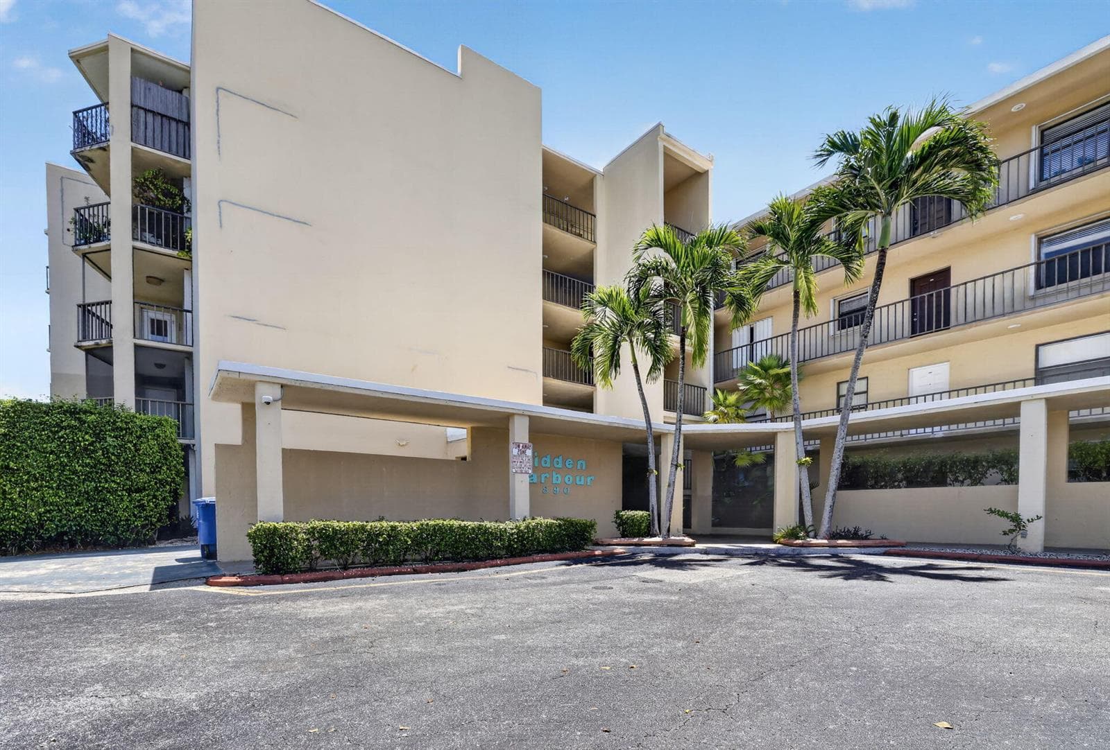 890 N FEDERAL Highway # 202, Lantana, FL 33462
