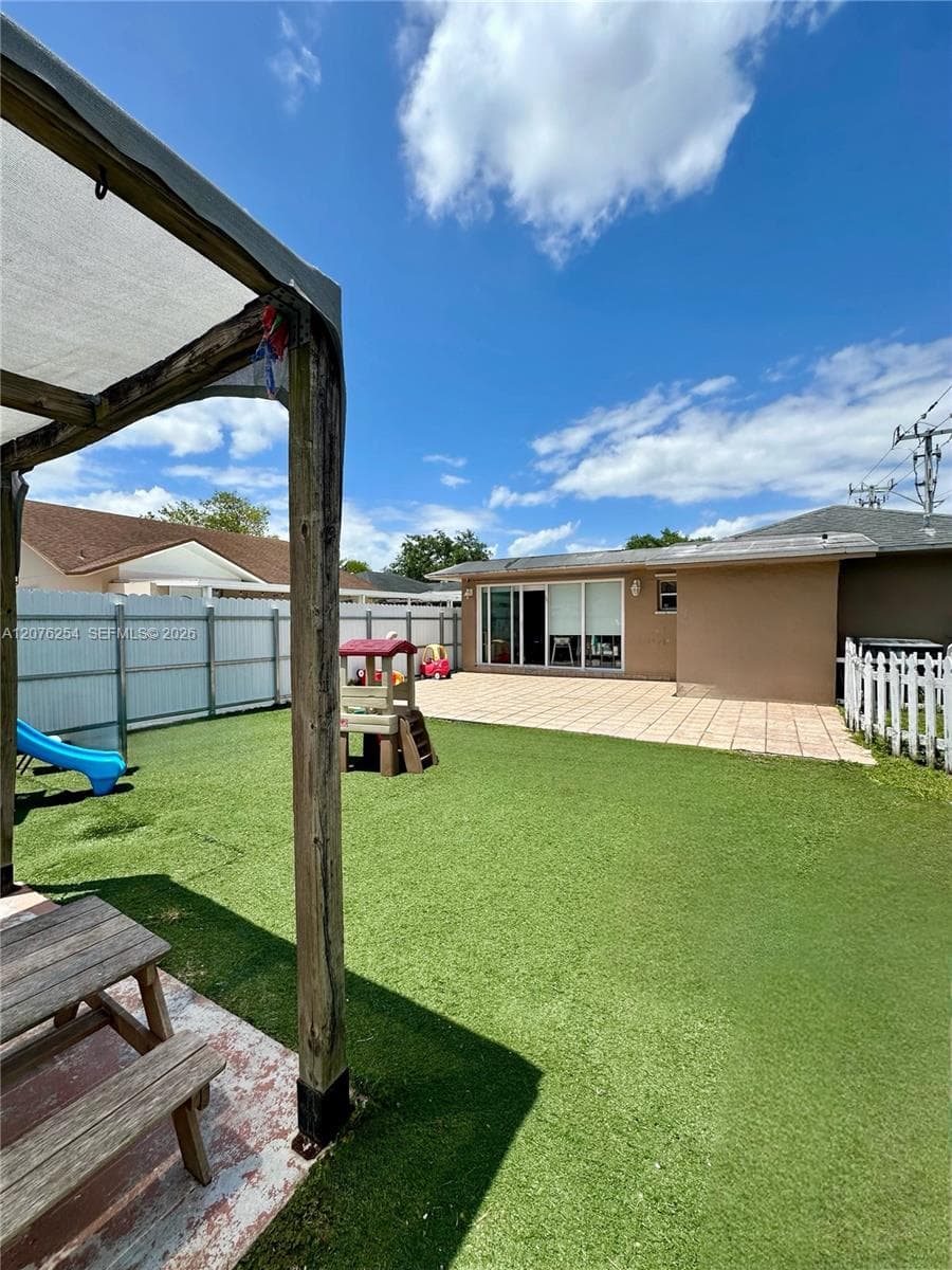 10330 Puerto Rico Dr, Cutler Bay, FL 33189