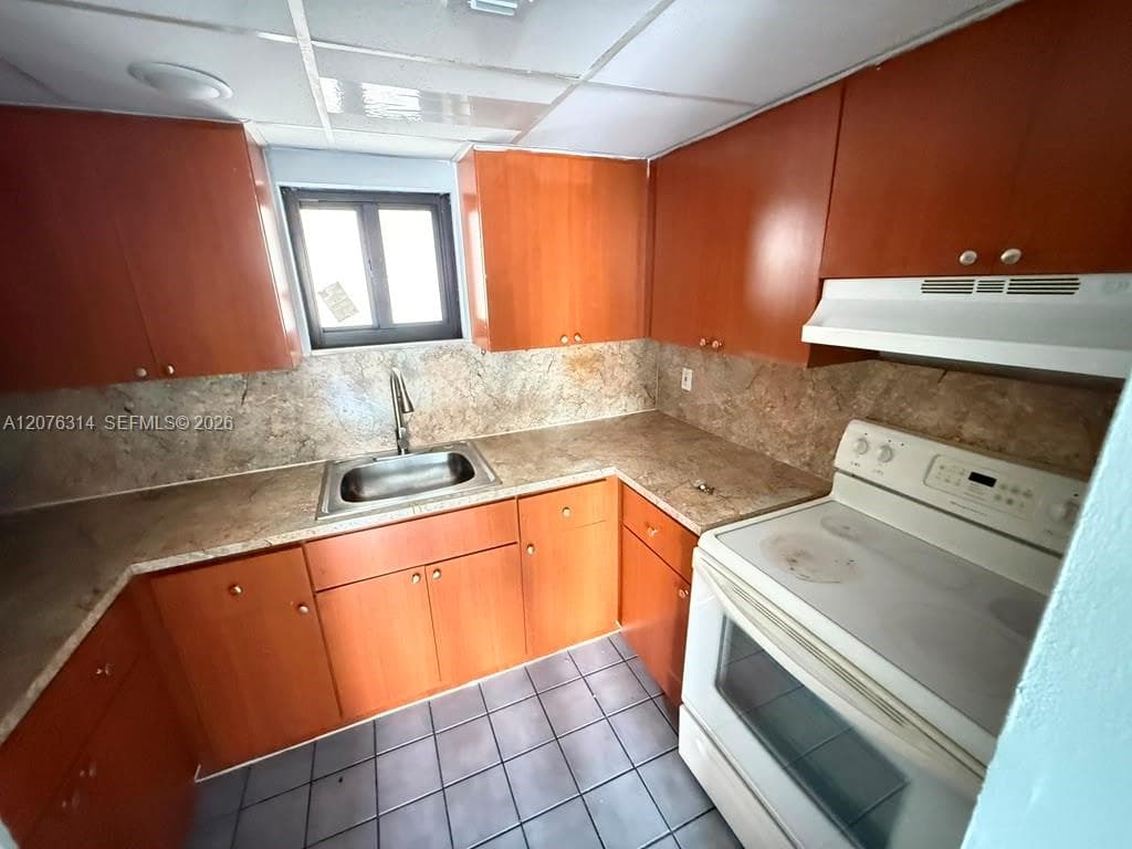 5 Olive Dr # 13, Hialeah, FL 33010