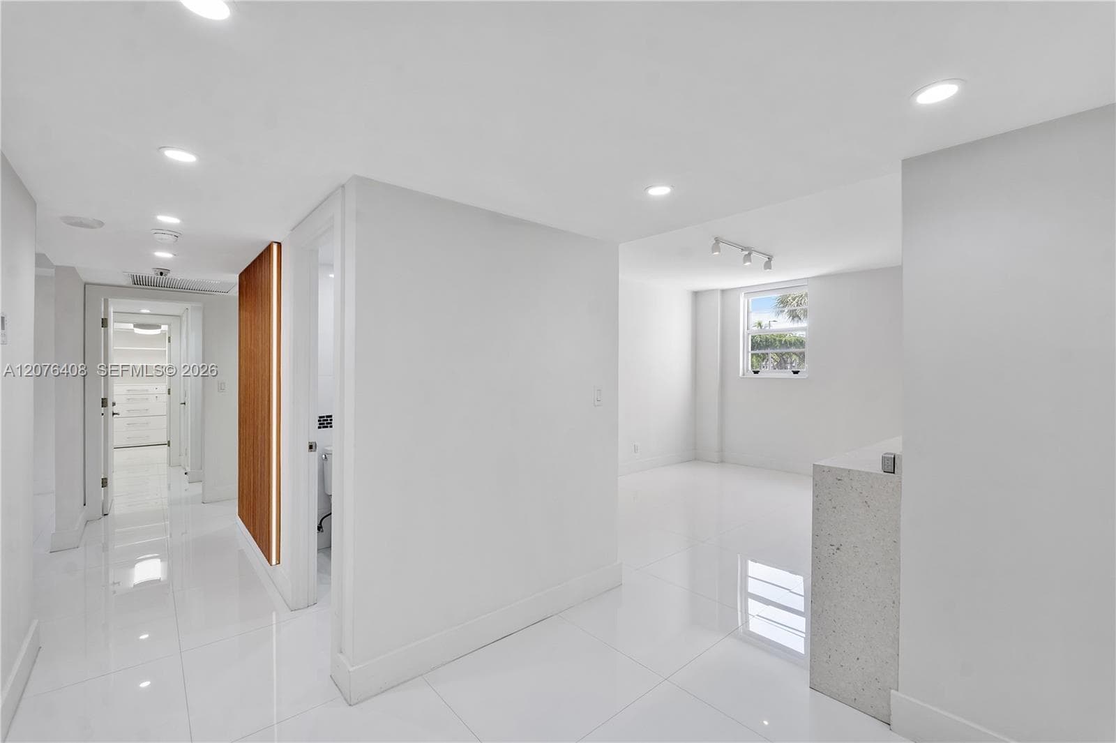 90 Edgewater Dr # 104, Coral Gables, FL 33133