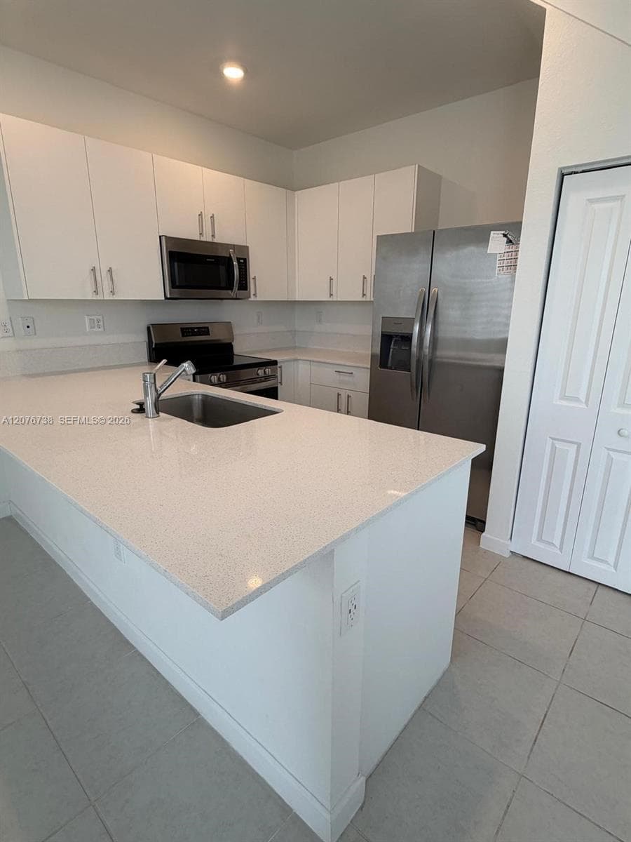 692 SE 13th Ct, Homestead, FL 33034