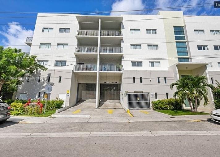 900 SW 7th St # 503, Miami, FL 33130