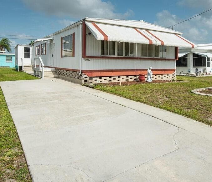 8933 CYPRESS Street, Boynton Beach, FL 33436