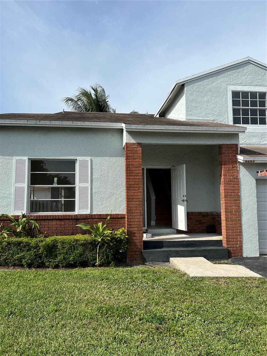 8265 NW 192nd Terrace, Hialeah, FL 33015